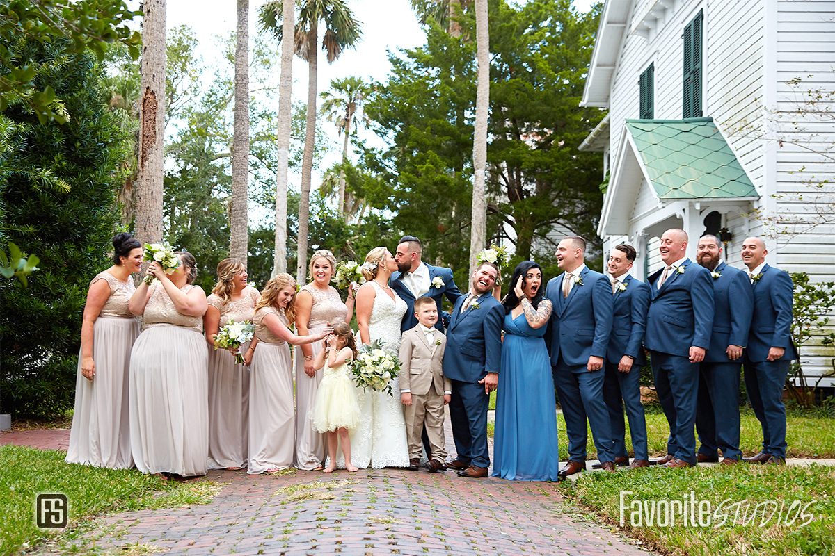 Funny Bridal Party Pictures Outside Inspiration