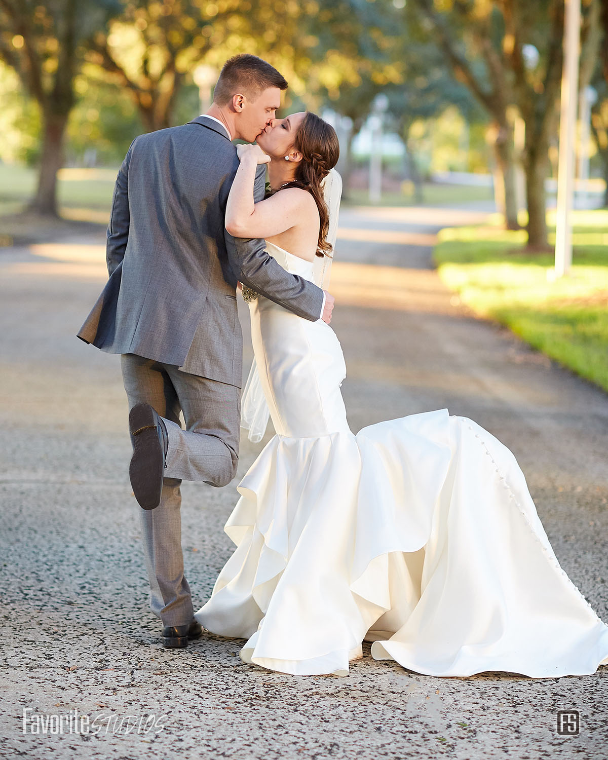 Real Wedding | Bride and Groom Poses