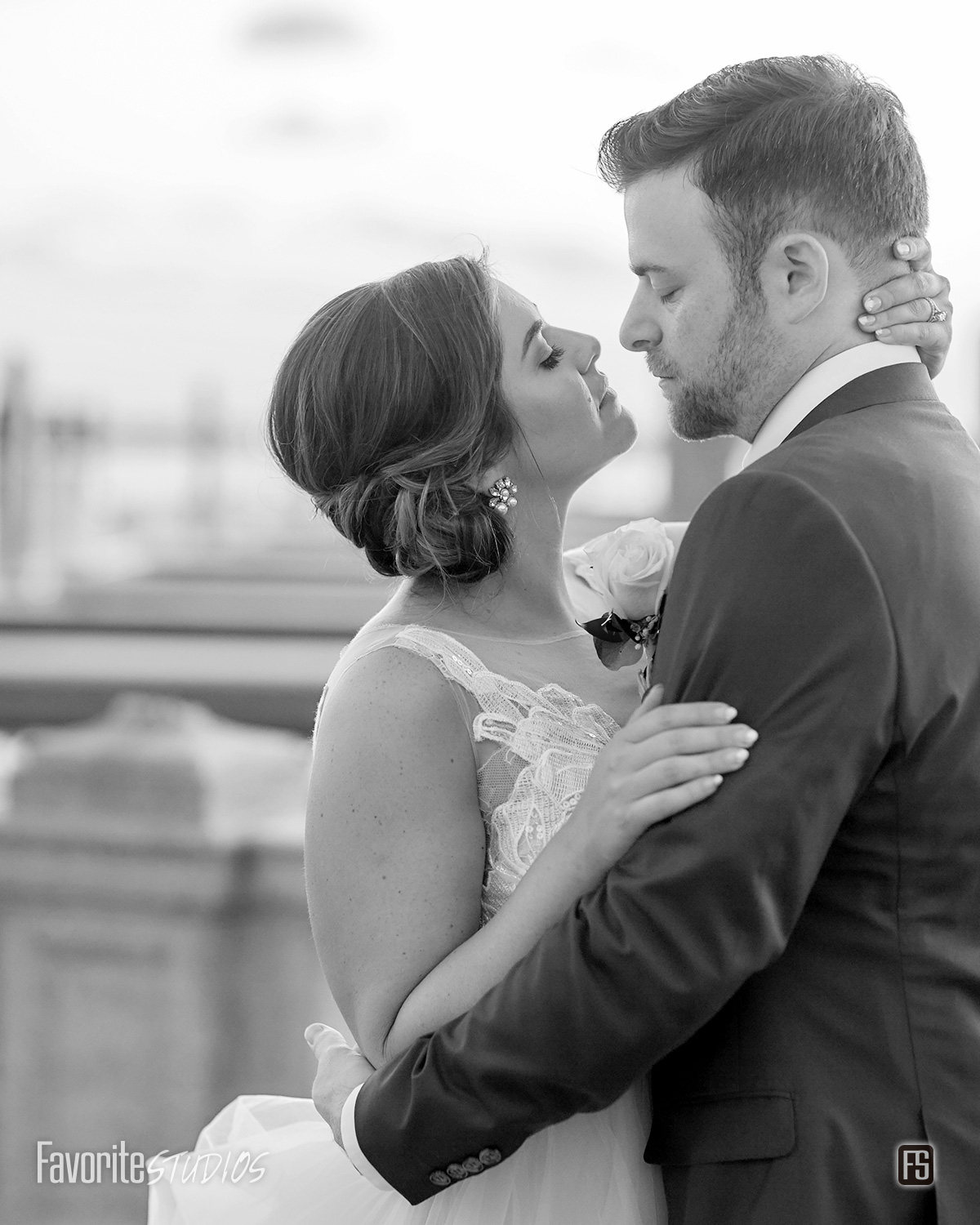 Black and White Picture of Bride and Groom
