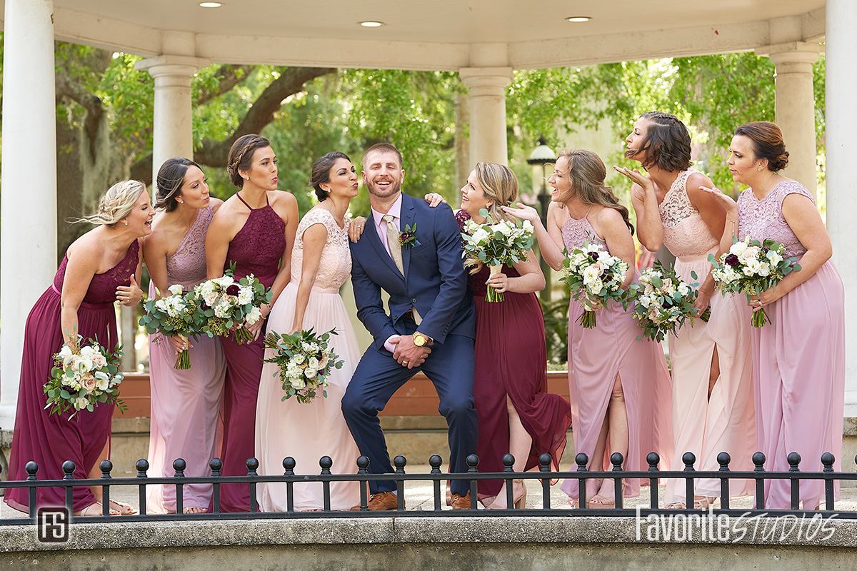Bridesmaids Blow a Kiss to the Groom Photo Inspiration