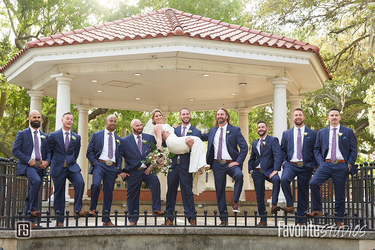 Cute and Goofy Picture of Bride and Groomsmen